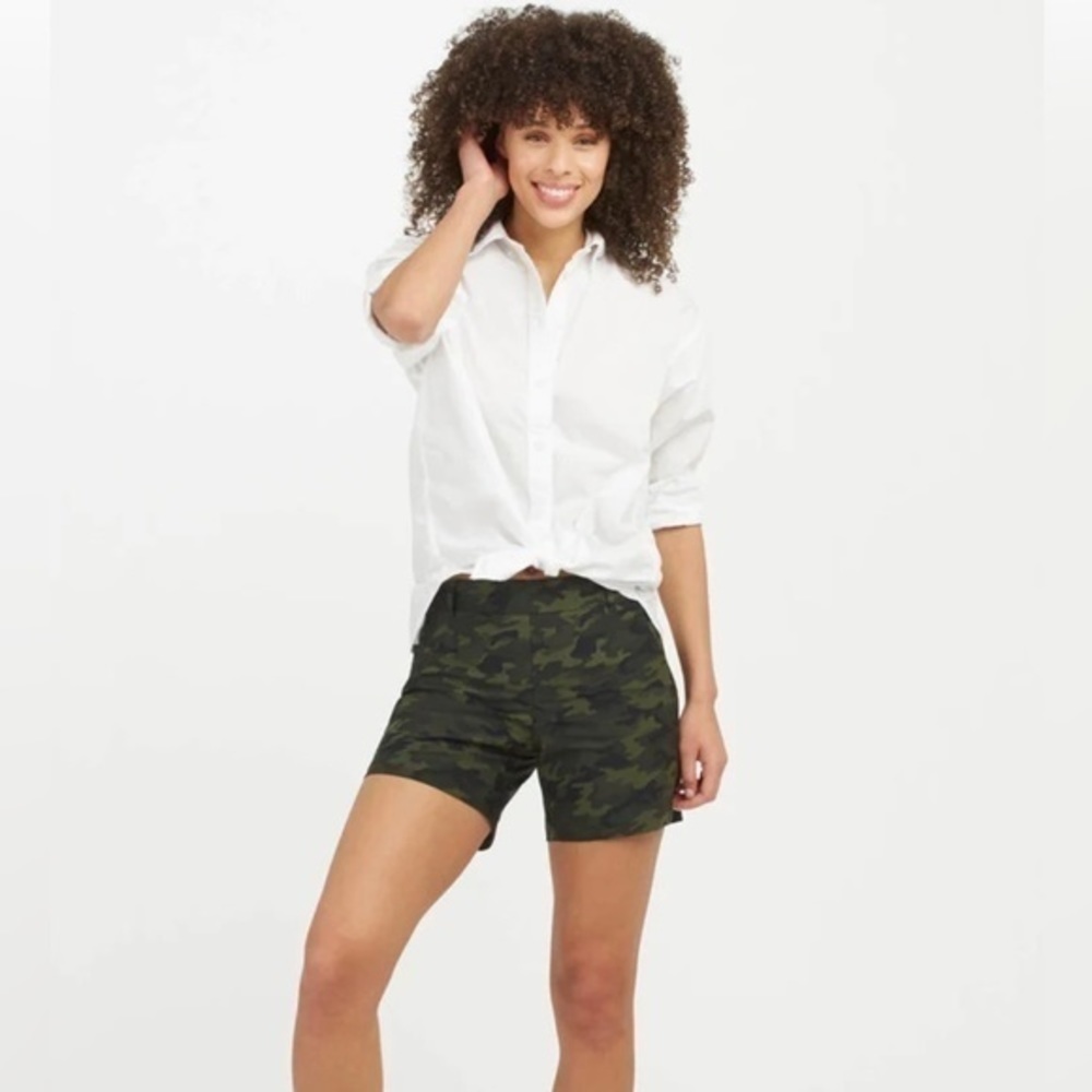 Spanx Women’s Sunshine Short 6" inseam, 4-Way Stretch Green Camo Shorts, XS
